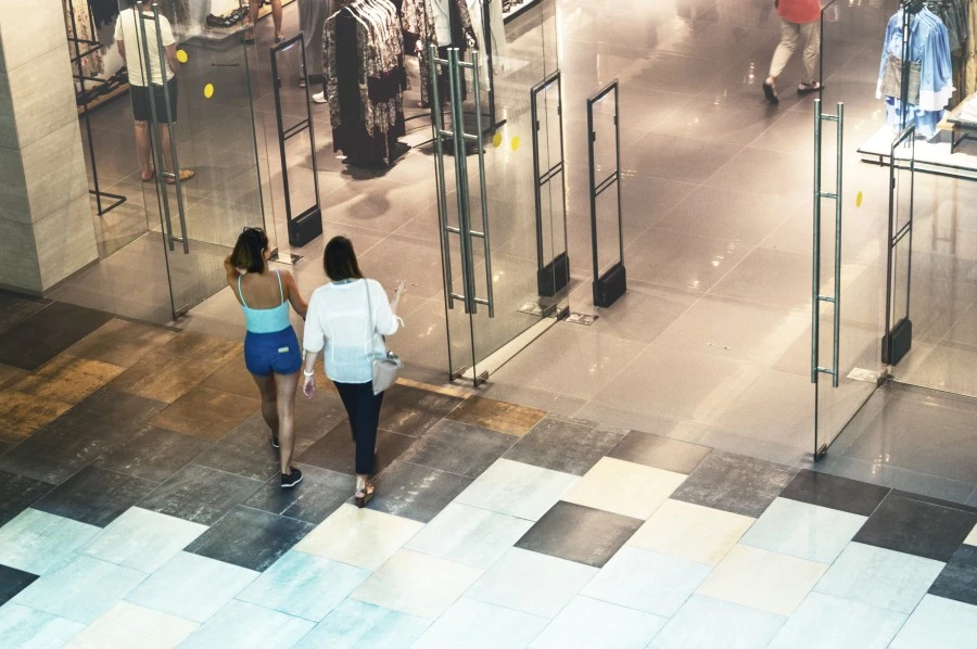 12 reasons why malls benefit from using Indivd's people counter